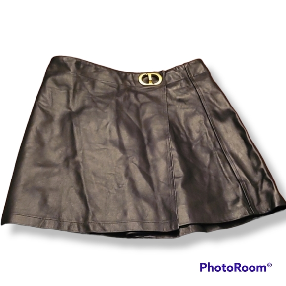 Christian Dior Lambs Leather Skort with CD Buckle - Picture 7 of 12